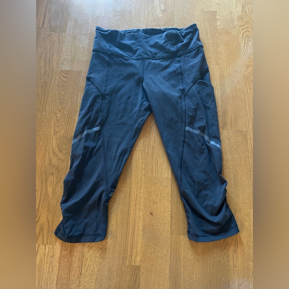 Lululemon running capri pants, pre-owned, size 4, pockets